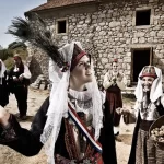 Jedna sretnija priča vezana za svadbeni dan i mladence je priča o kićenoj jabuci (Ustupljeno Al Jazeeri)